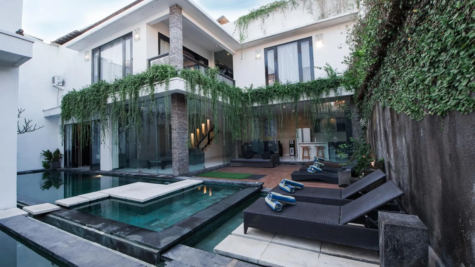 40 Off Special Brilliant Location Villa Seminyak  Indonesia